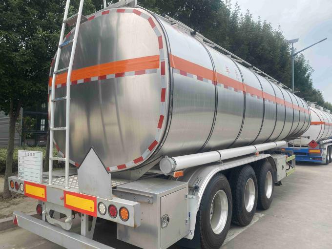 3-axis oil tanker truck