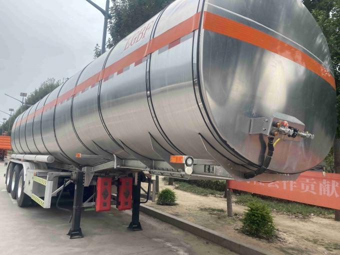 3-axis oil tanker truck - Image 3