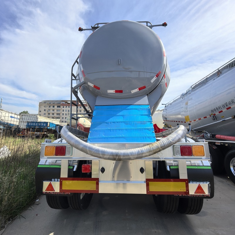 3-axis powder tanker truck - Image 2