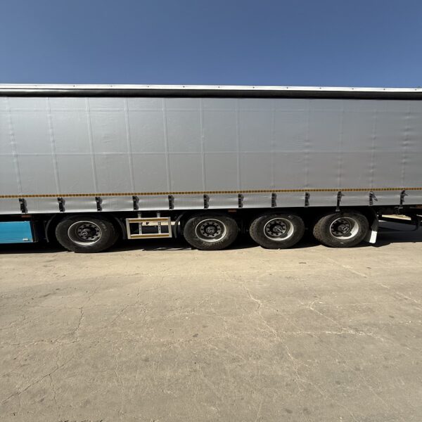 4-axis container curtain truck - Image 5