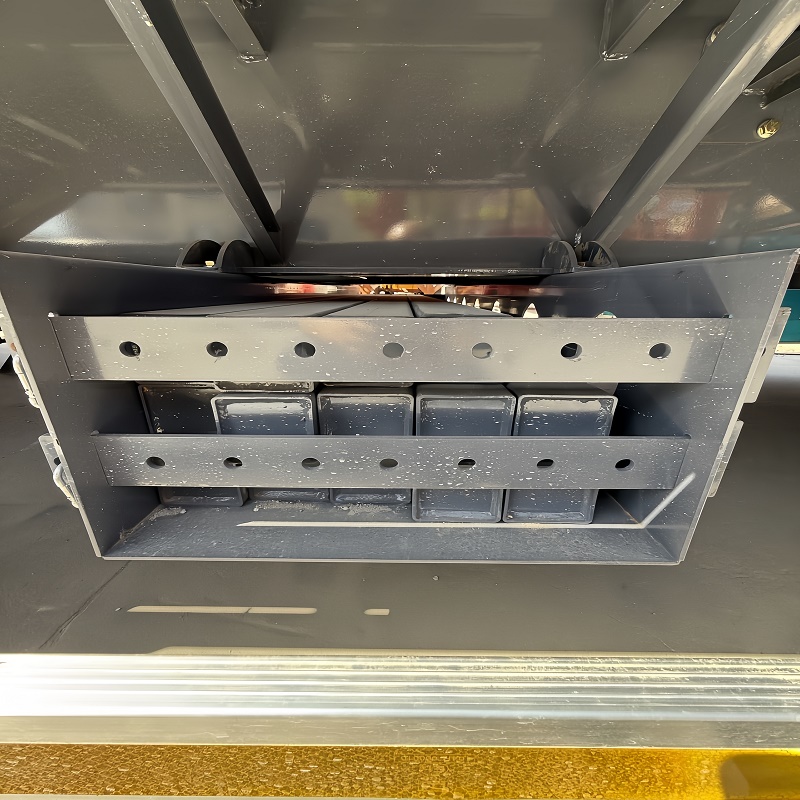 4-axis container curtain truck - Image 15