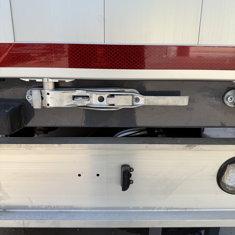 4-axis container curtain truck - Image 16