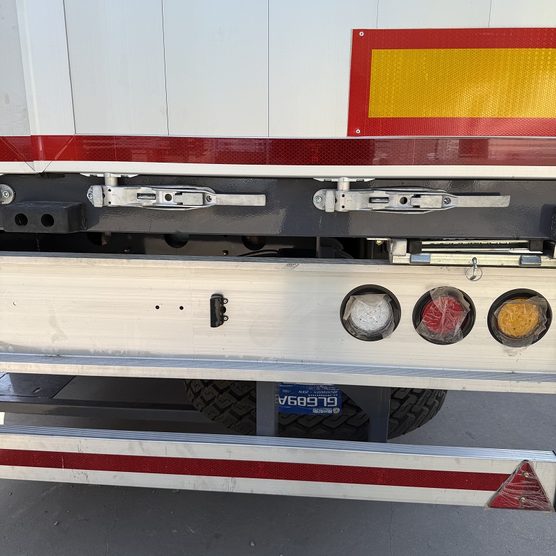 4-axis container curtain truck - Image 17