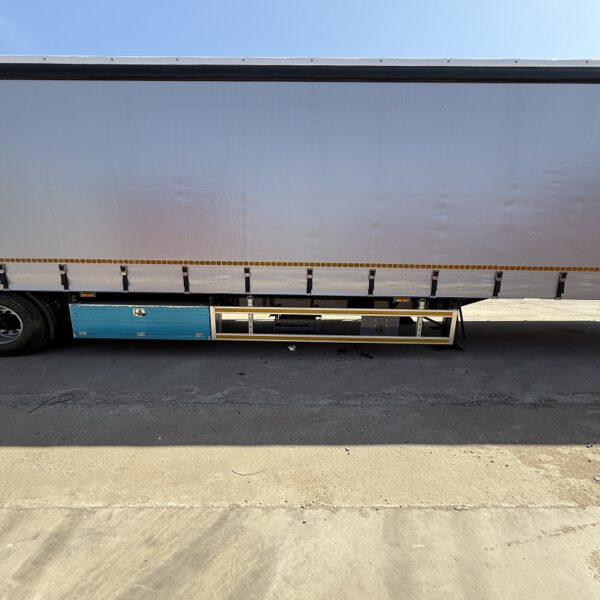 4-axis container curtain truck - Image 7