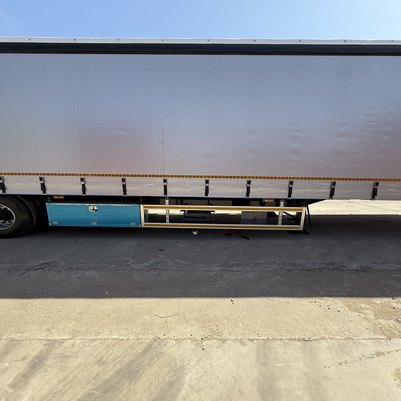 4-axis container curtain truck - Image 7