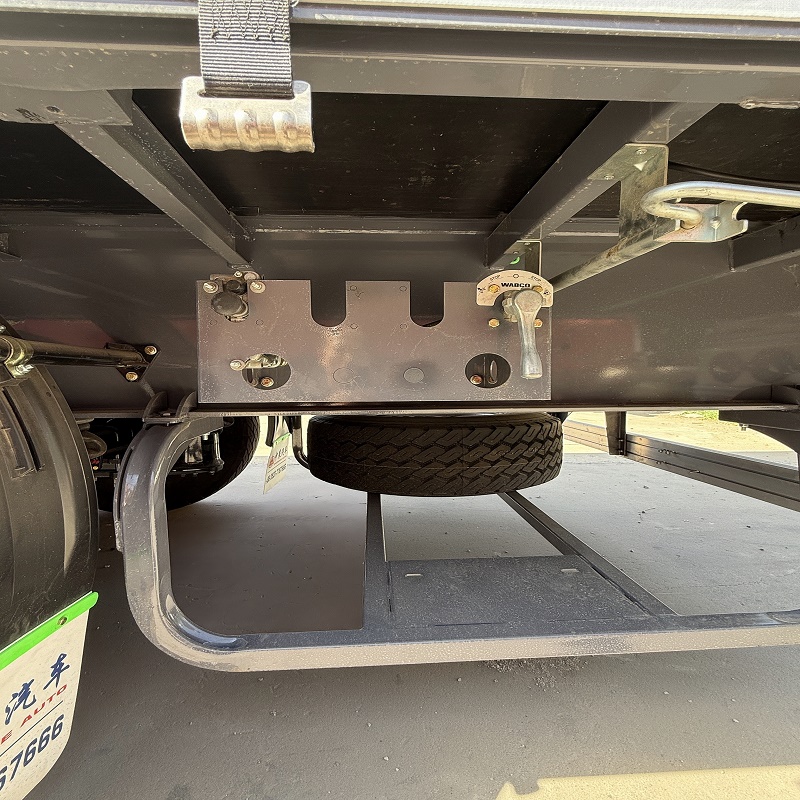 4-axis container curtain truck - Image 10