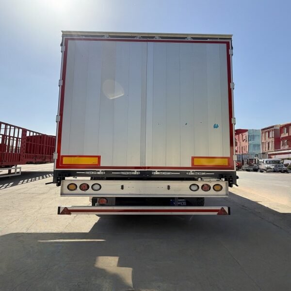 4-axis container curtain truck - Image 3