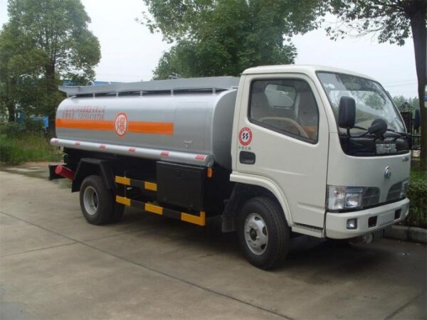 White 20 square oil tanker truck