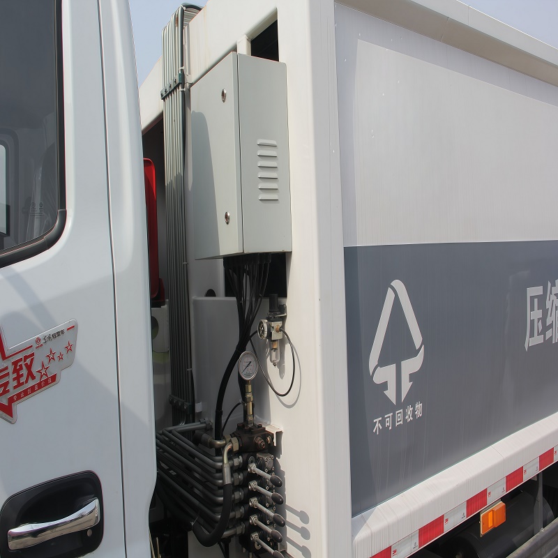 Compressed sanitation truck - Image 4
